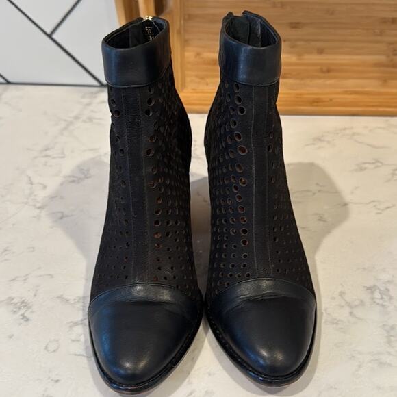 Rebecca Minkoff Bedford Perforated Ankle Boots black size 8 leather bootie - Picture 3 of 9
